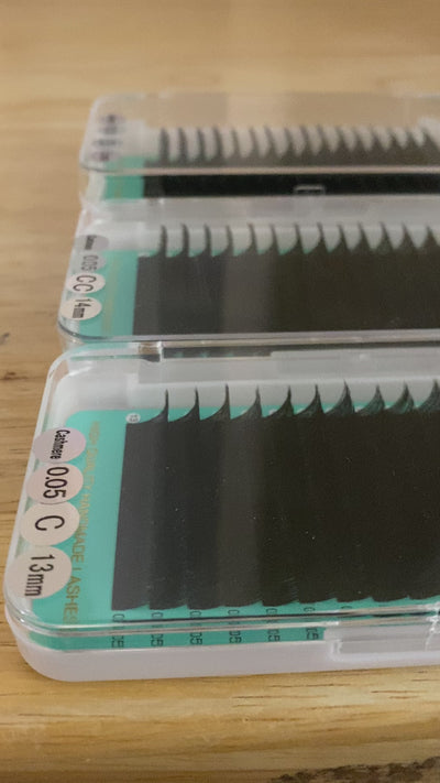 Cashmere PRO Extra Matte Deep Black Lashes 0.05mm【16-lines No-logo】【Best Quality Ever】