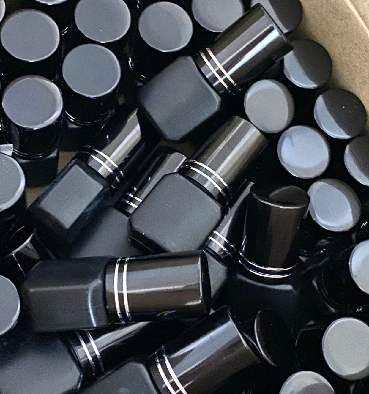 Lash Extension Glue Private Label Bulk Order - No Labeled Bottle 【not all colors are in stock , please contact us to check. If not in stock , we will ship in about two weeks】